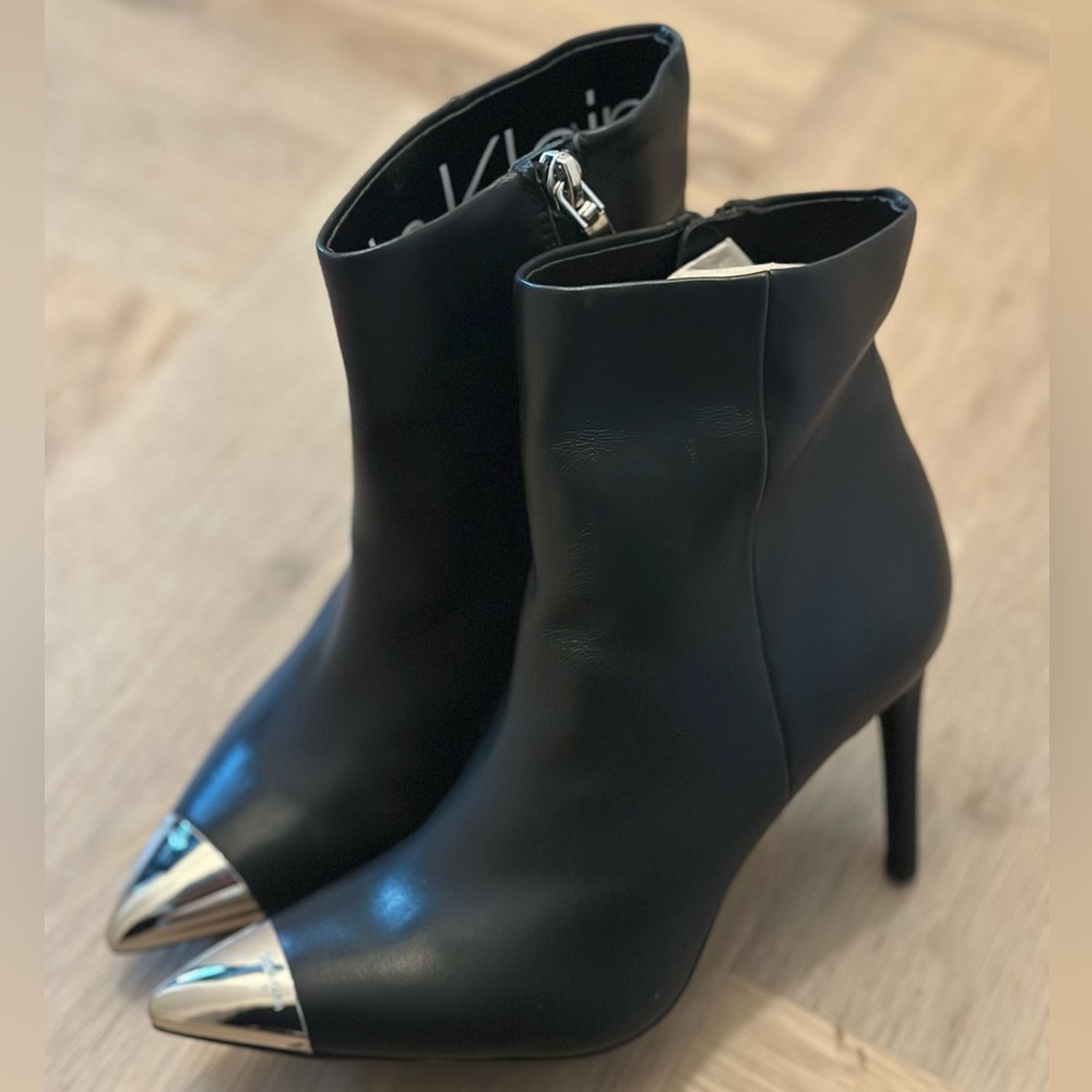 Calvin Klein Ravie leather booties 7US - New